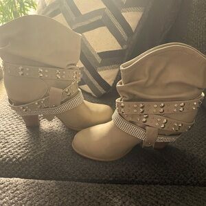 Women’s size 10 cowboy boots